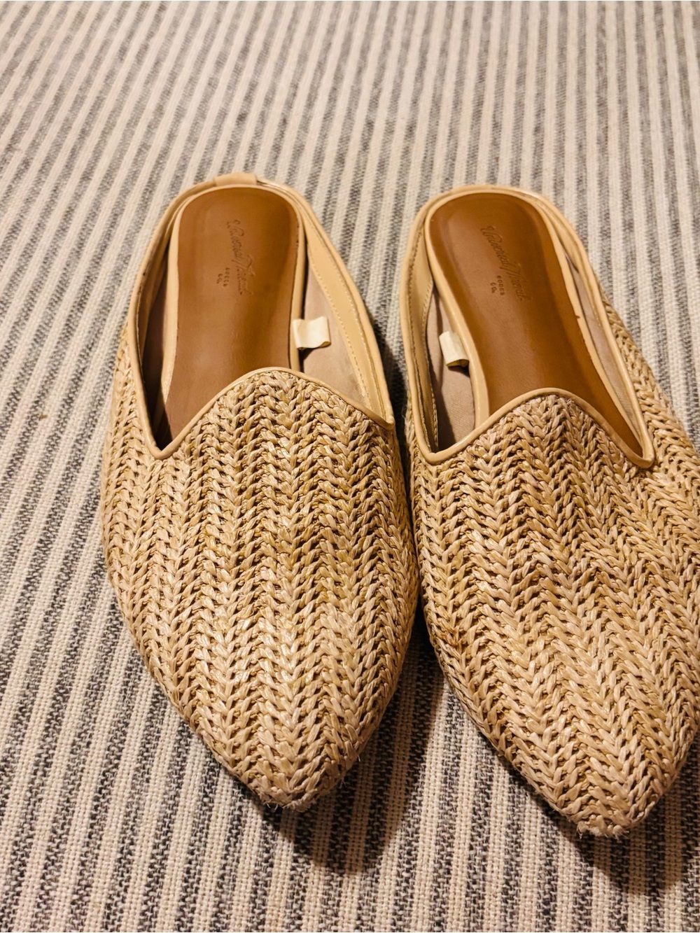 Universal Thread Beige Pointed-Toe Slip-On Flats